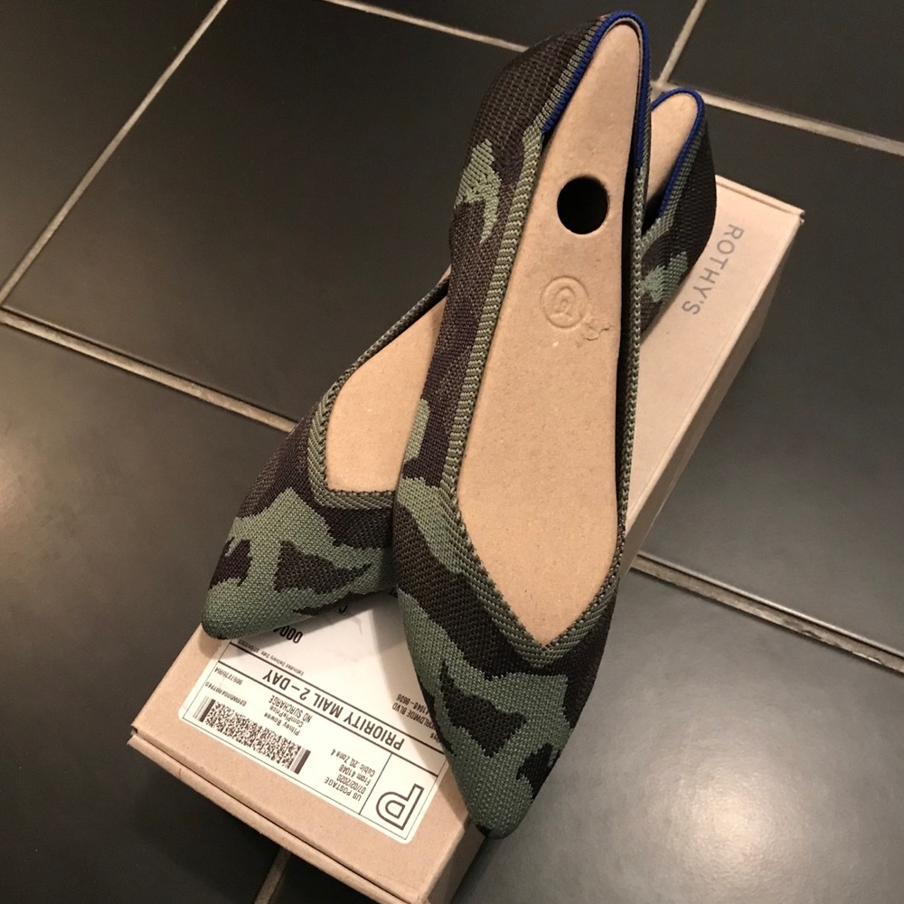 ✨NWT✨ Rothy’s Olive Camo points